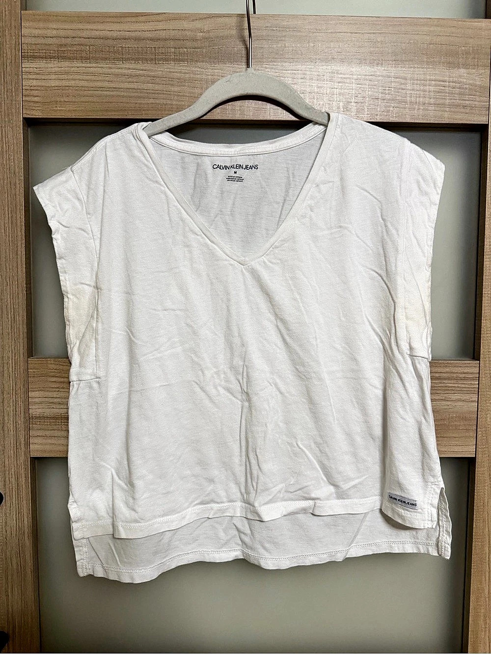 Calvin Klein Jeans White V-Neck Tee Size Medium